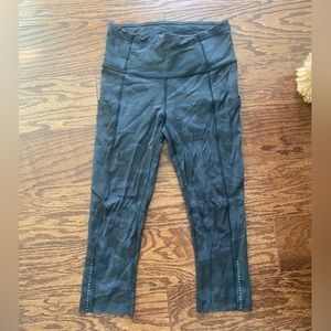 Lululemon size 4 swift speed high rise crop leggings with pockets